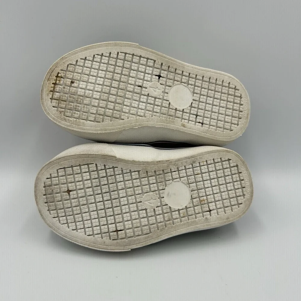Disney Baby Winnie the Pooh Classic Baby Toddler Slip-on‎ Shoes Size 4